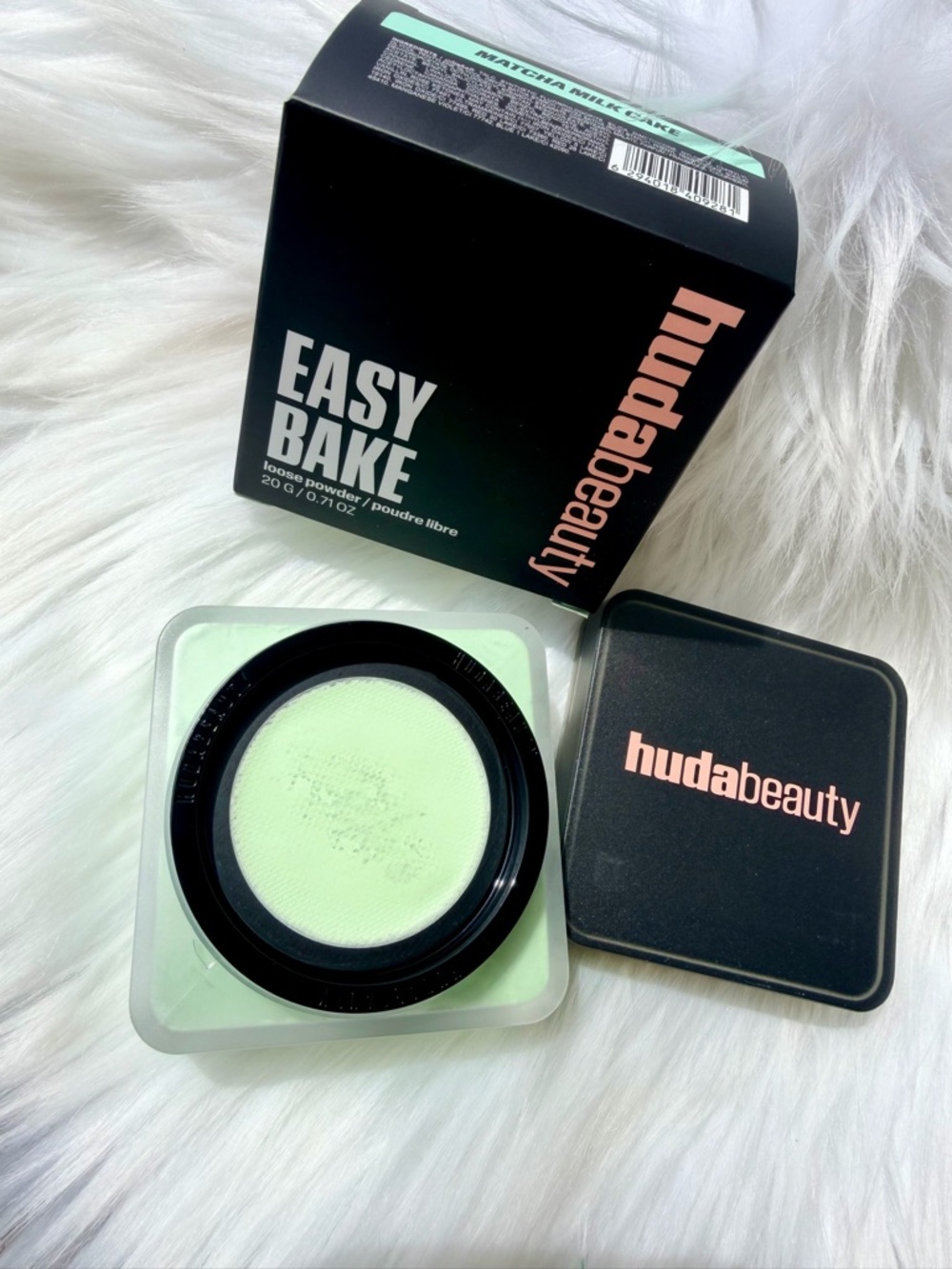 HUDA BEAUTY Easy Bake Loose Setting Powder - Mint Green